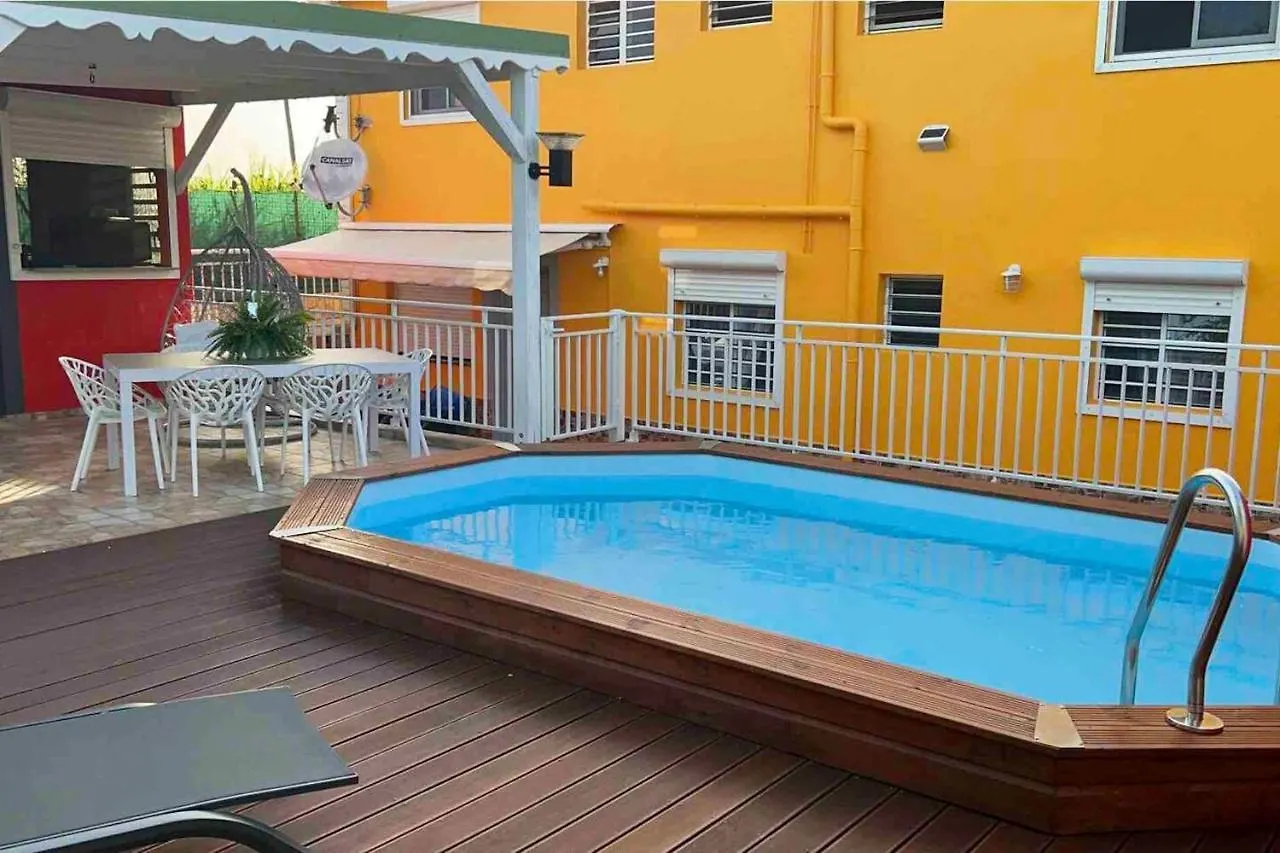 Appartement Charmant A Les Abymes Avec Piscine Privee 60M²